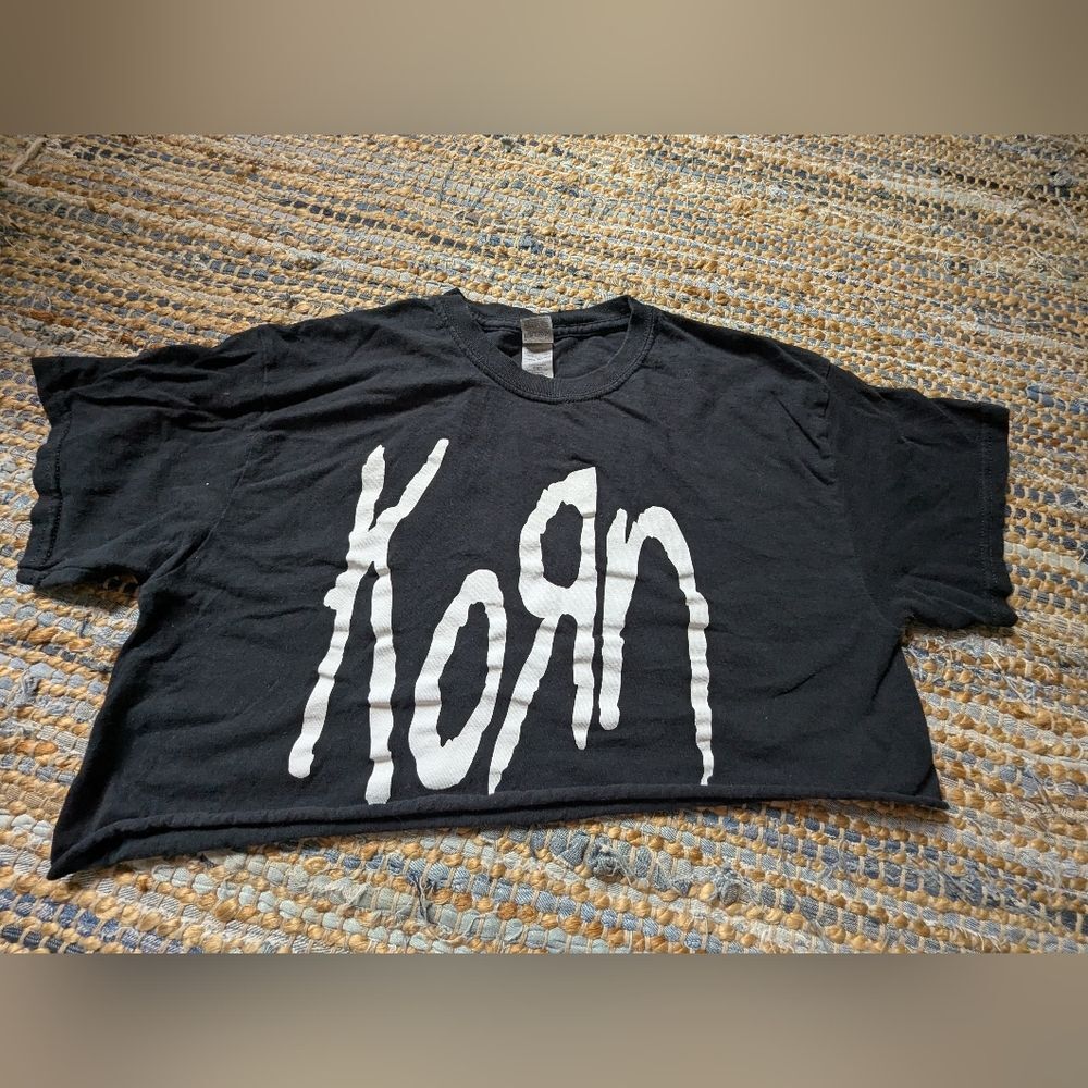 Korn Black Cropped Graphic T-Shirt L Nu Metal Grunge Indie Sleaze Festival Band - Picture 2 of 7